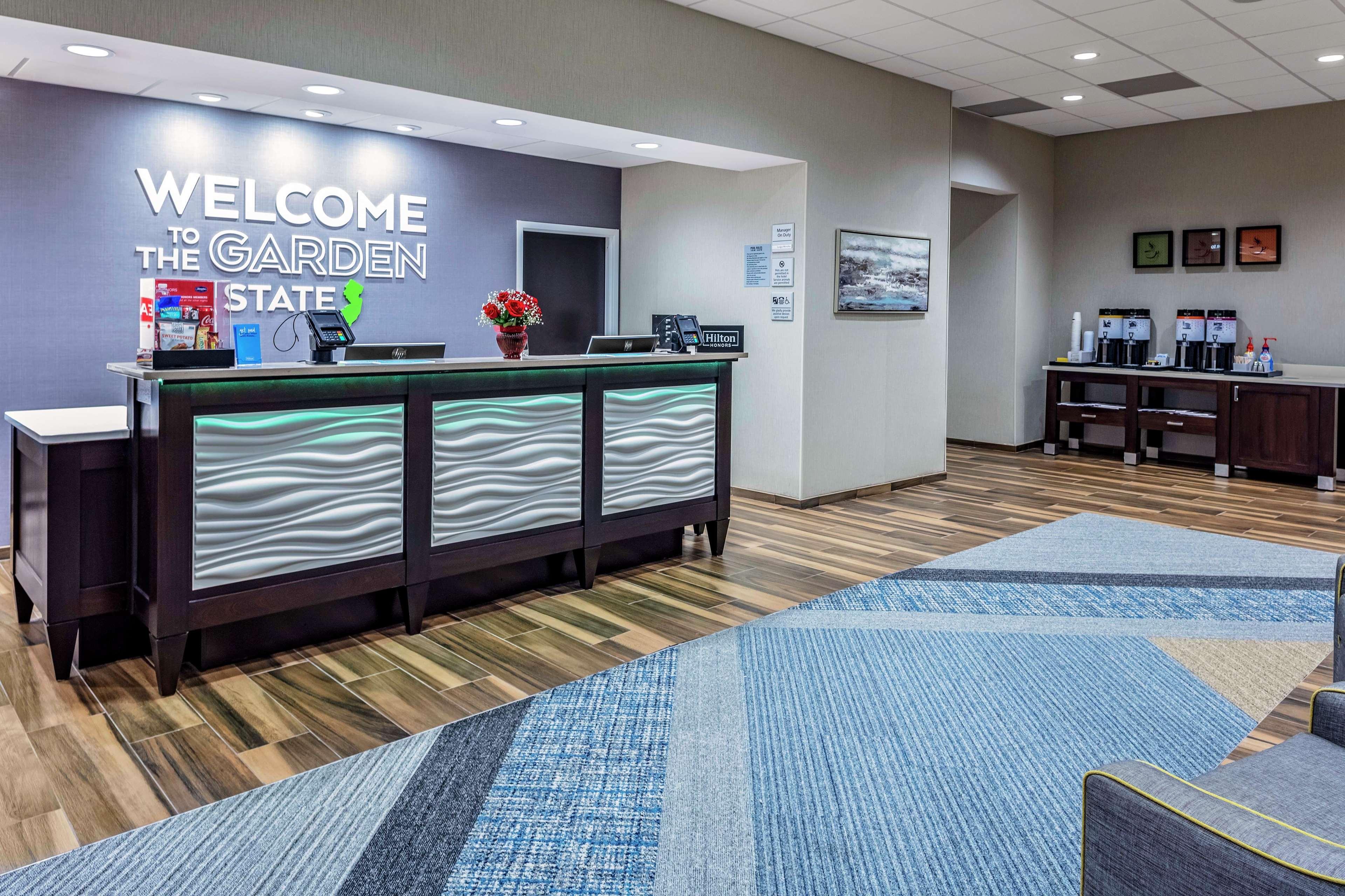 Hampton Inn Cranbury Экстерьер фото